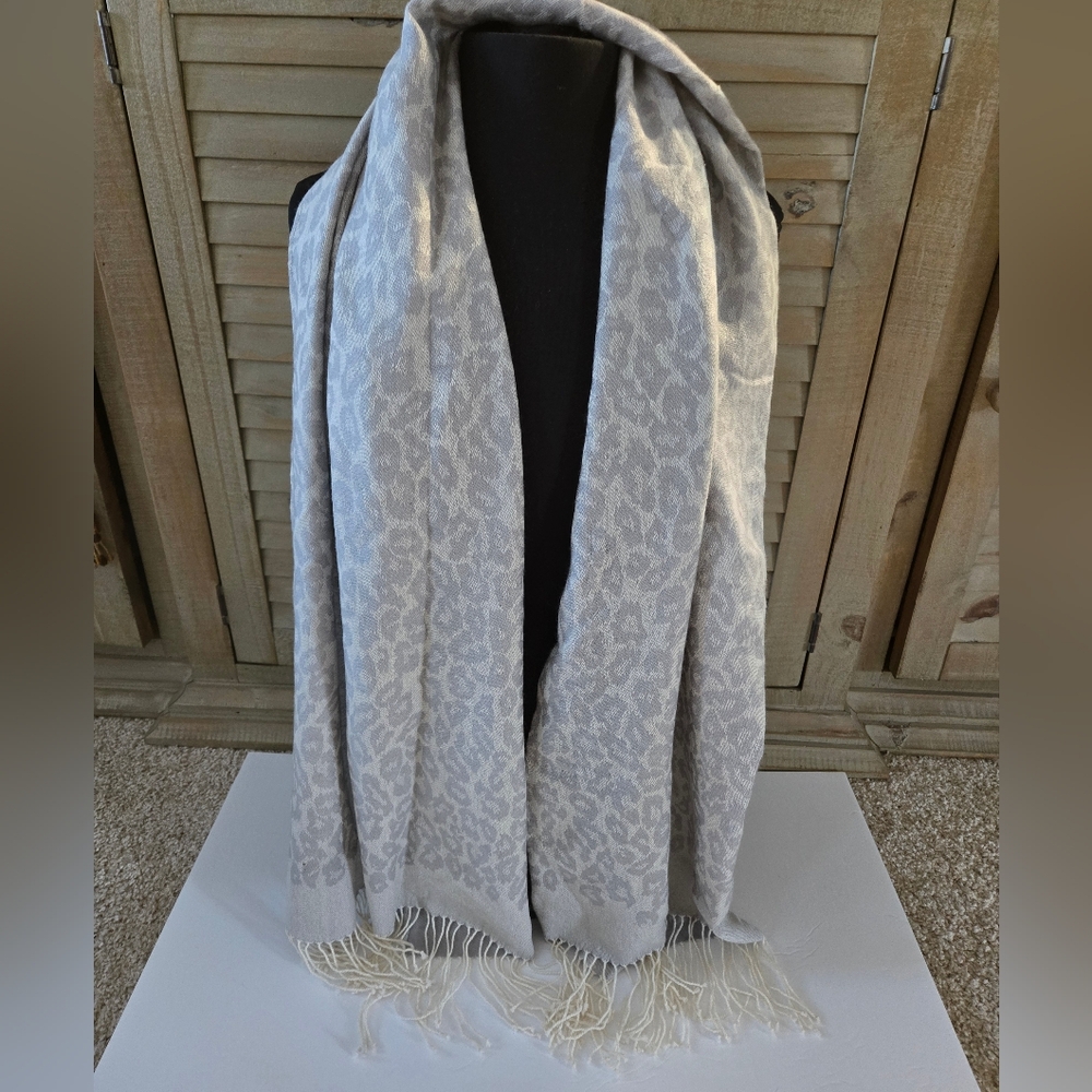 Mariele Waithe 100% Cashmere Scarf Gray Animal Leopard Print Fringe